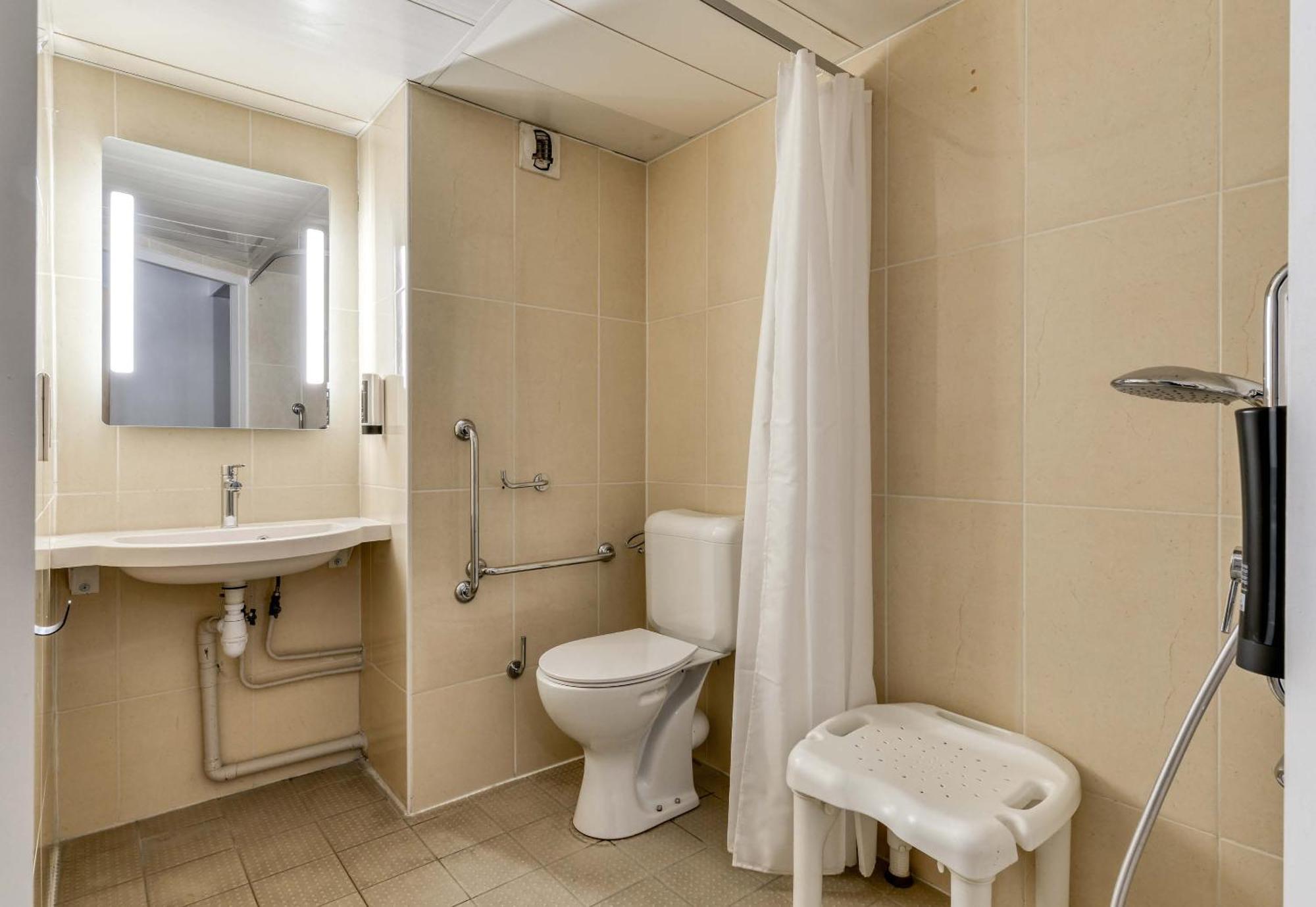 B&B Hôtel Béziers Buitenkant foto